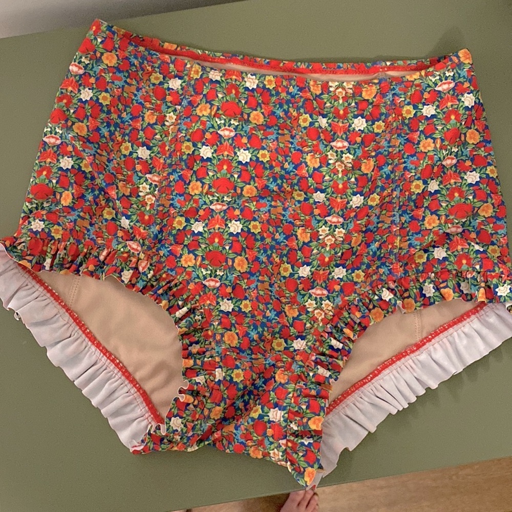 Kortni Jeane Ruffled Bottoms